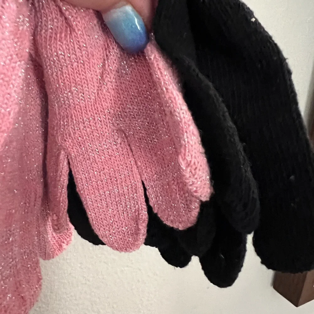 2pair Kids gloves NWT stretchy Pink and Black colors